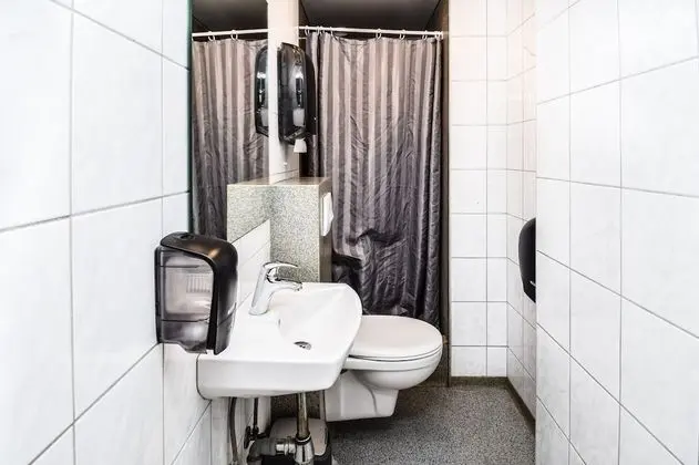 Tek Kişilik Oda, Ortak Banyo