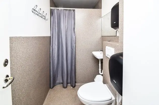 Tek Kişilik Oda, Ortak Banyo