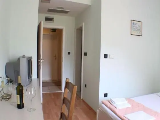 Tek Büyük Yataklı Oda (Double Room with Sea View)