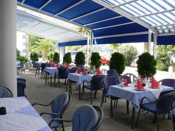 Tek Büyük Yataklı Oda (Double Room with Sea View)