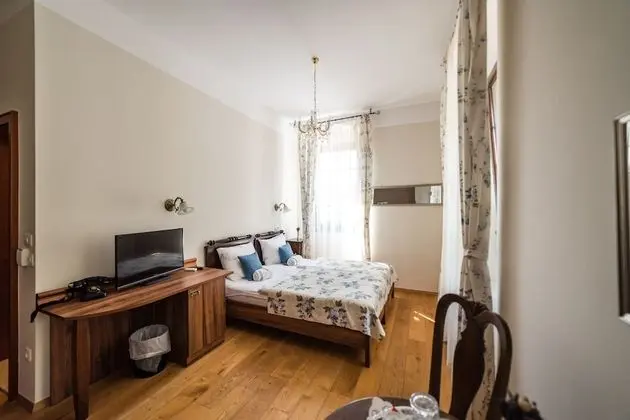 Deluxe Üç Kişilik Oda, Birden Çok Yatak, Sigara İçilmez, Avlu Manzaralı