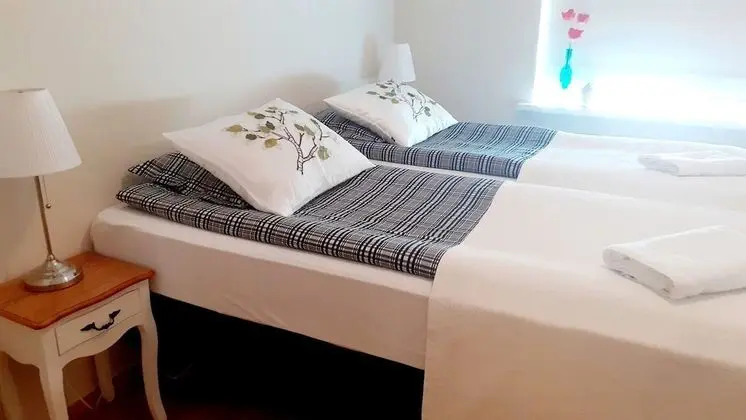 Tek Büyük veya İki Ayrı Yataklı Oda, Ortak Banyo