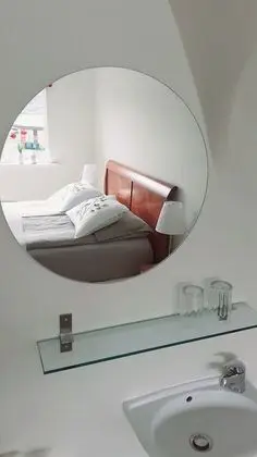 Tek Büyük veya İki Ayrı Yataklı Oda, Ortak Banyo