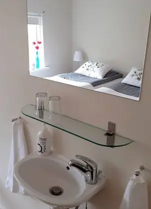 Tek Büyük veya İki Ayrı Yataklı Oda, Ortak Banyo