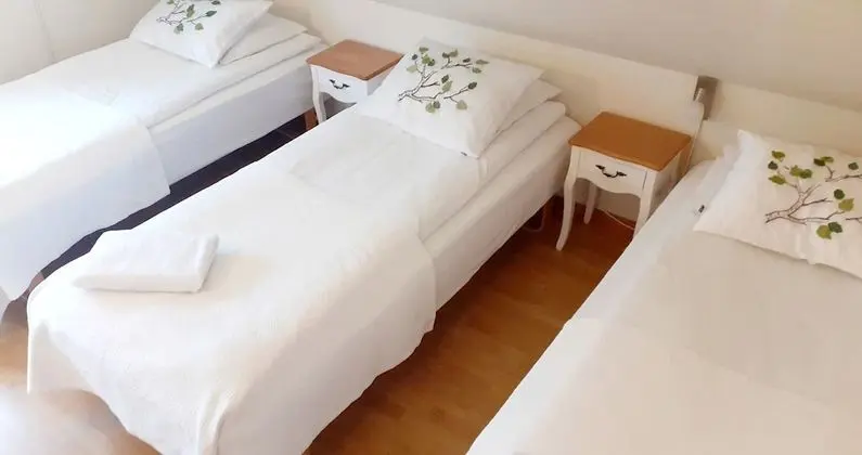 Üç Kişilik Oda, Ortak Banyo