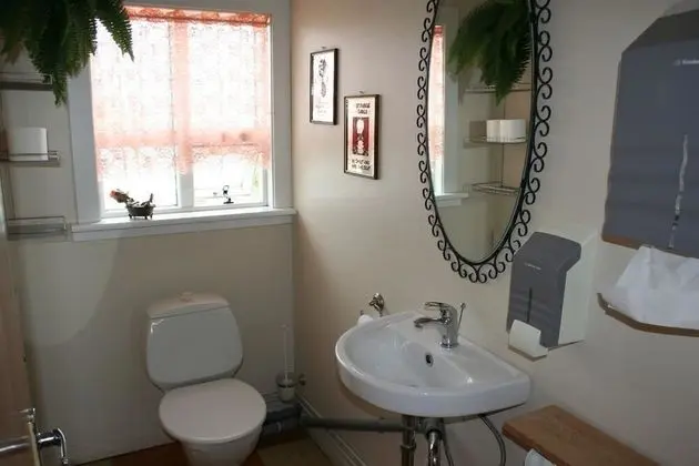 Basic Tek Büyük veya İki Ayrı Yataklı Oda, Ortak Banyo