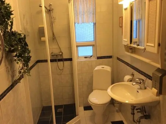 Basic Tek Büyük veya İki Ayrı Yataklı Oda, Ortak Banyo
