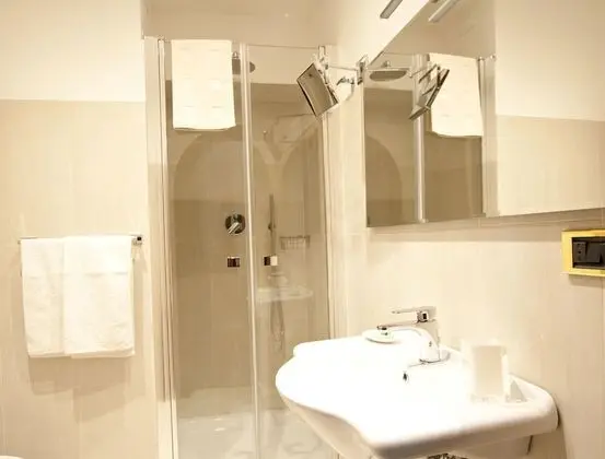 Deluxe Dört Kişilik Oda