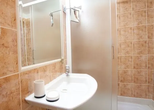 Standard Tek Büyük Yataklı Oda