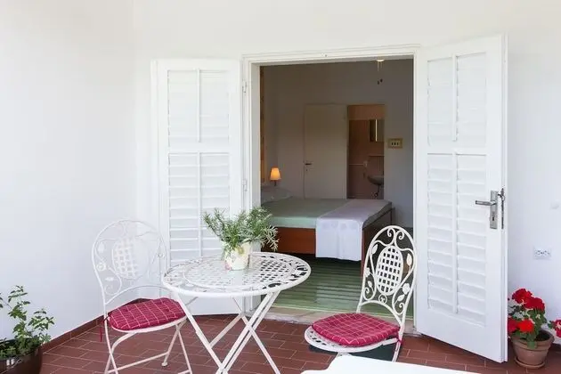 Üç Kişilik Oda, Deniz Manzaralı