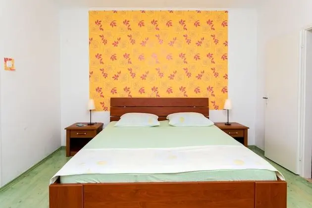 Üç Kişilik Oda, Deniz Manzaralı