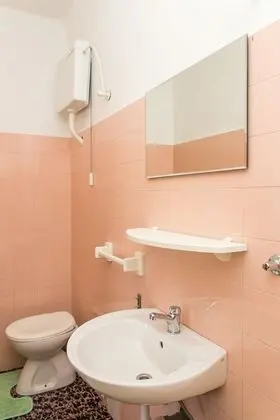 Üç Kişilik Oda, Deniz Manzaralı