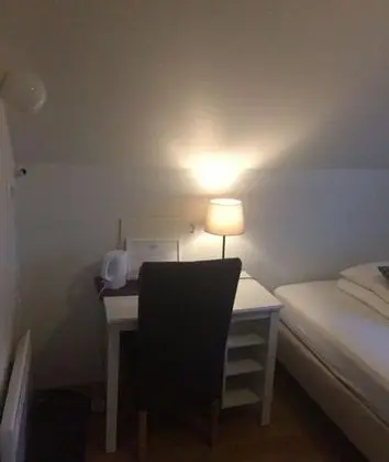 Tek Kişilik Oda, Ortak Banyo (203)