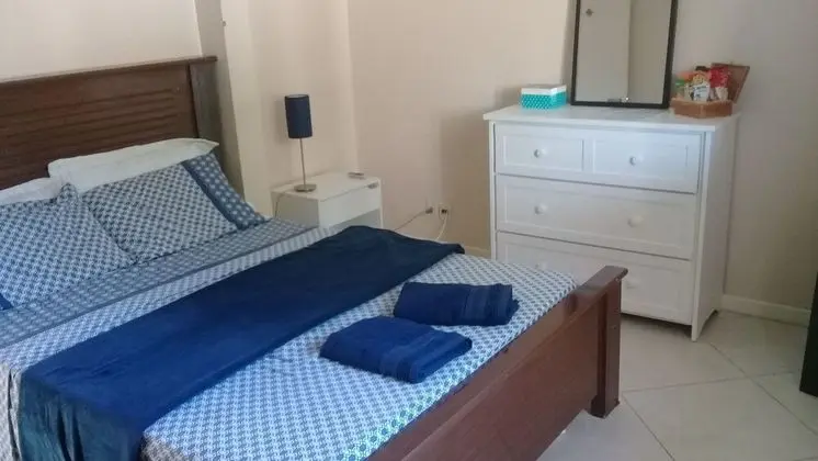 Deluxe Tek Büyük Yataklı Oda, Ortak Banyo (com Varanda)