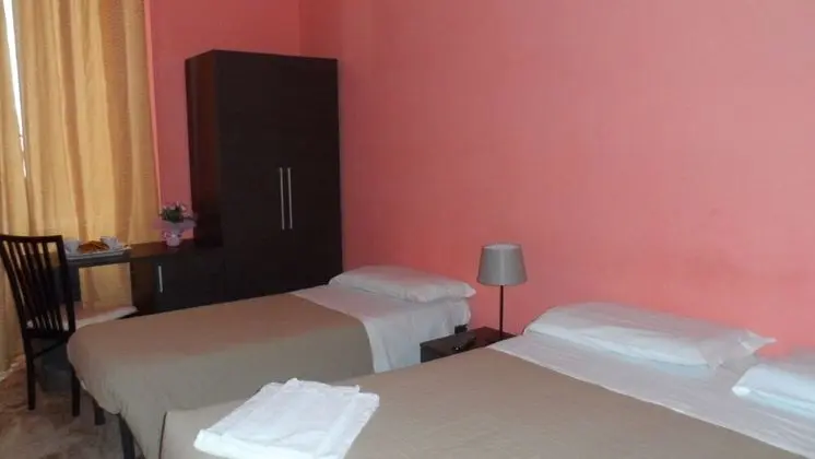 Üç Kişilik Oda