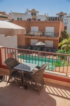 Tek Büyük veya İki Ayrı Yataklı Oda (garden or pool view)