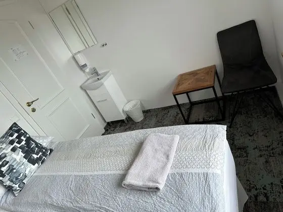 Standard Tek Büyük veya İki Ayrı Yataklı Oda, Ortak Banyo