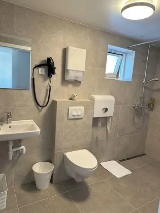 Tek Büyük Yataklı Oda, Ortak Banyo (Small)