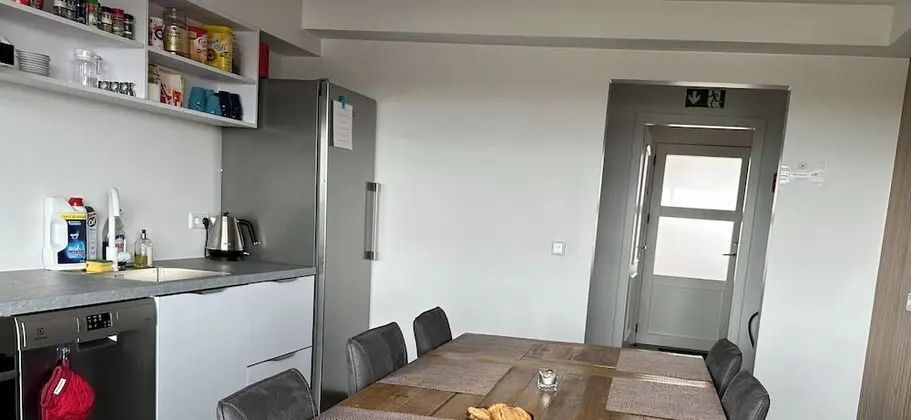 Tek Büyük Yataklı Oda, Ortak Banyo (Small)