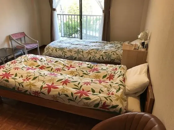 İki Ayrı Yataklı Oda, Ortak Banyo (B)