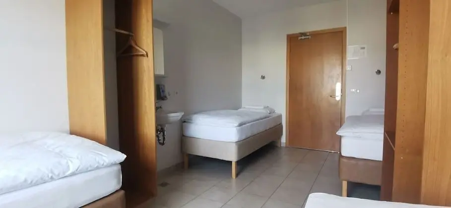 Dört Kişilik Oda, Ortak Banyo