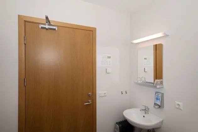 Dört Kişilik Oda, Ortak Banyo