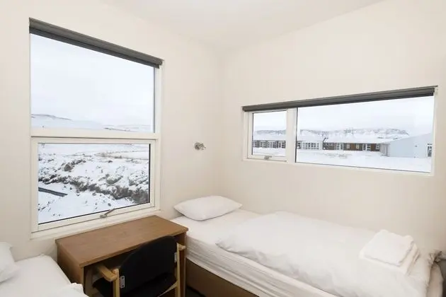 İki Ayrı Yataklı Oda, Ortak Banyo