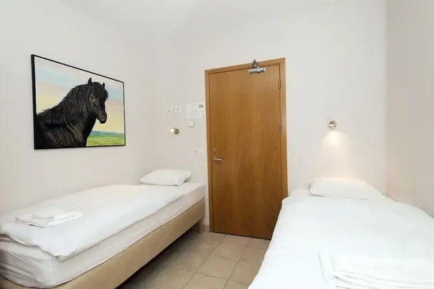 İki Ayrı Yataklı Oda, Ortak Banyo