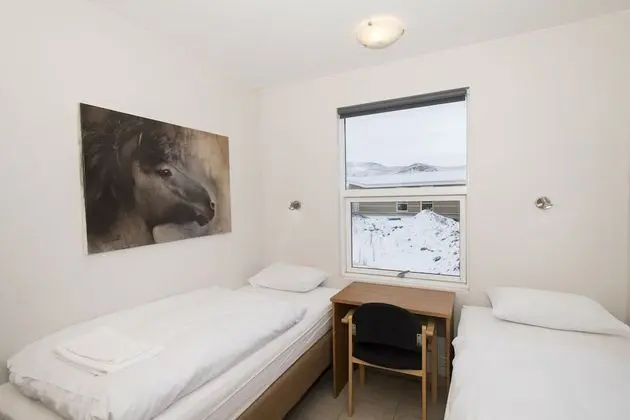 İki Ayrı Yataklı Oda, Ortak Banyo