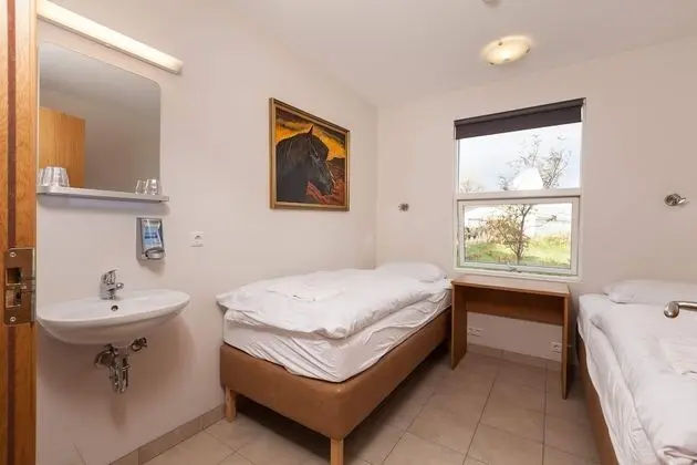 İki Ayrı Yataklı Oda, Ortak Banyo