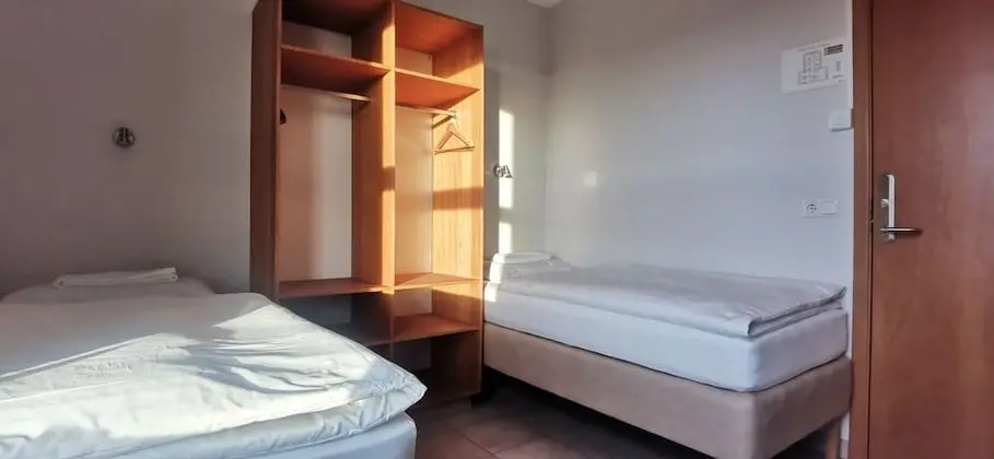 Üç Kişilik Oda, Ortak Banyo