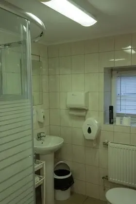 Economy Tek Büyük Yataklı Oda, Ortak Banyo