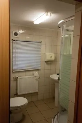 Economy Tek Büyük Yataklı Oda, Ortak Banyo