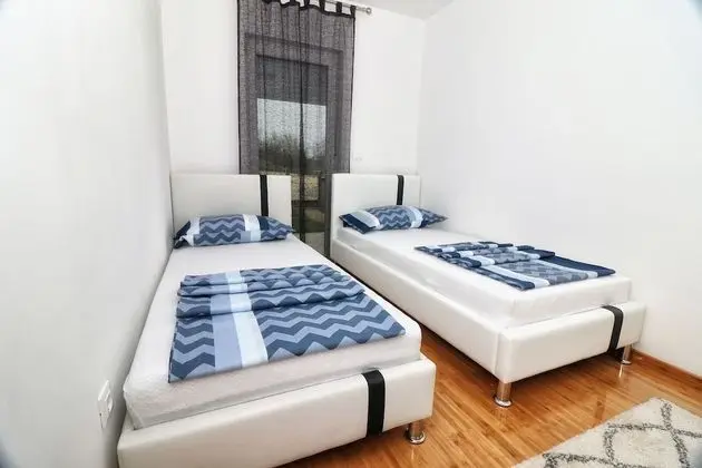 Superior Apart Daire, Zemin Kat