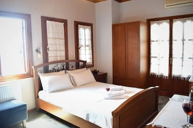 Traditional Tek Büyük Yataklı Oda