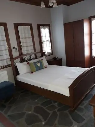 Traditional Tek Büyük Yataklı Oda