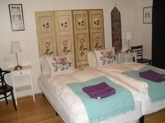 Tek Büyük veya İki Ayrı Yataklı Oda, Ortak Banyo