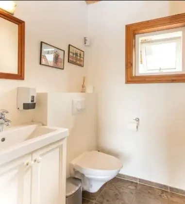 Tek Büyük veya İki Ayrı Yataklı Oda, Ortak Banyo