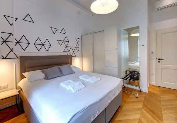Deluxe Tek Büyük Yataklı Oda