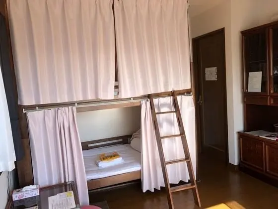 Ortak Ranzalı Oda, Sadece kadınlar için (1)