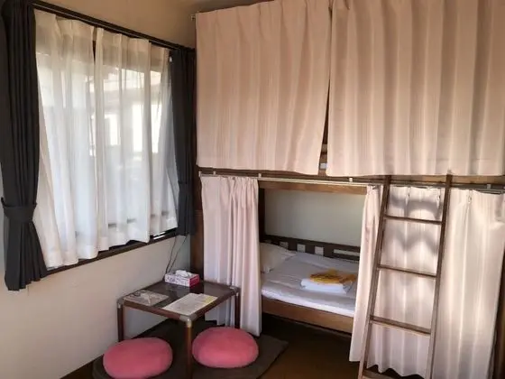 Ortak Ranzalı Oda, Sadece kadınlar için (1)
