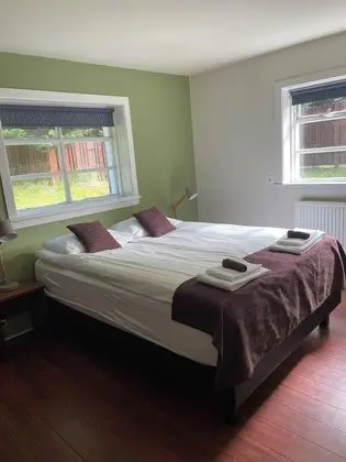 Tek Büyük veya İki Ayrı Yataklı Oda, Ortak Banyo