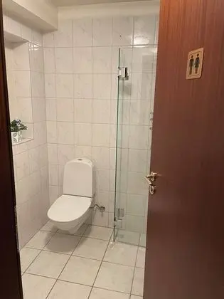 Tek Büyük veya İki Ayrı Yataklı Oda, Ortak Banyo