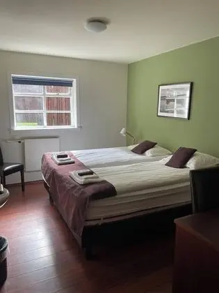 Tek Büyük veya İki Ayrı Yataklı Oda, Ortak Banyo