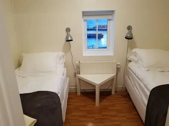 İki Ayrı Yataklı Oda, Ortak Banyo