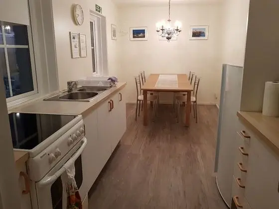 İki Ayrı Yataklı Oda, Ortak Banyo