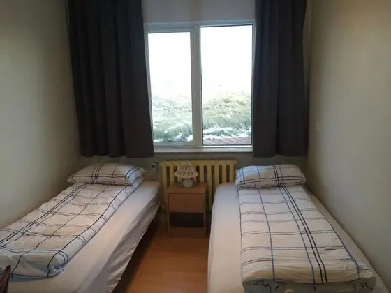 İki Ayrı Yataklı Oda, Ortak Banyo