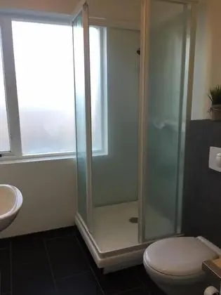 Tek Kişilik Oda, Ortak Banyo