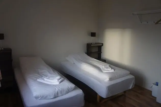 Üç Kişilik Oda, Ortak Banyo