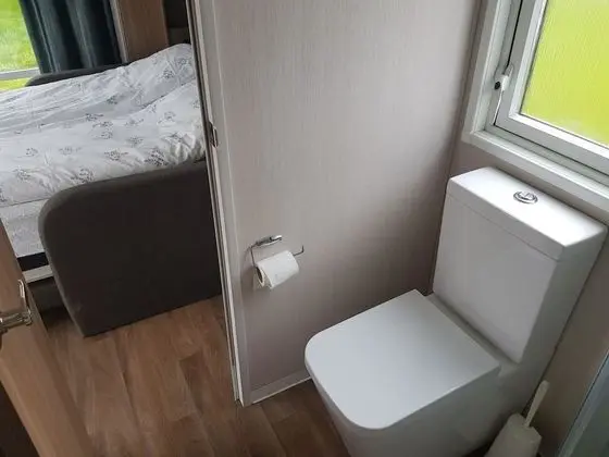 Tek Büyük Yataklı Oda, Özel Banyo, Göl Manzaralı